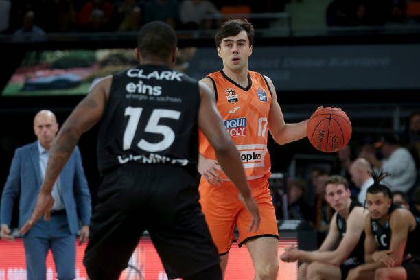 主教练的消 主教练的消