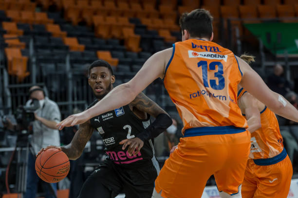 多诺万依然 多诺万依然